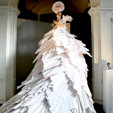 02-zoebradley-paper-dress