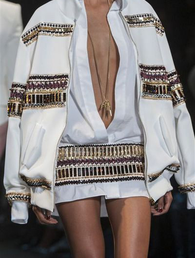 06-photo-9-photos-des-details-du-defile-alexandre-vauthier-haute-couture-printemps-ete-2014_4693940